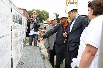 Антон Алиханов: Перед нами стоит задача создать несколько показательных региональных медицинских центров