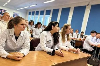 Глава регионального минздрава встретился с выпускниками Высшей школы медицины БФУ им. И. Канта