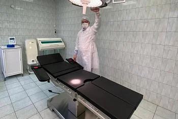 Поликлиника на Университетской получила современный операционный стол